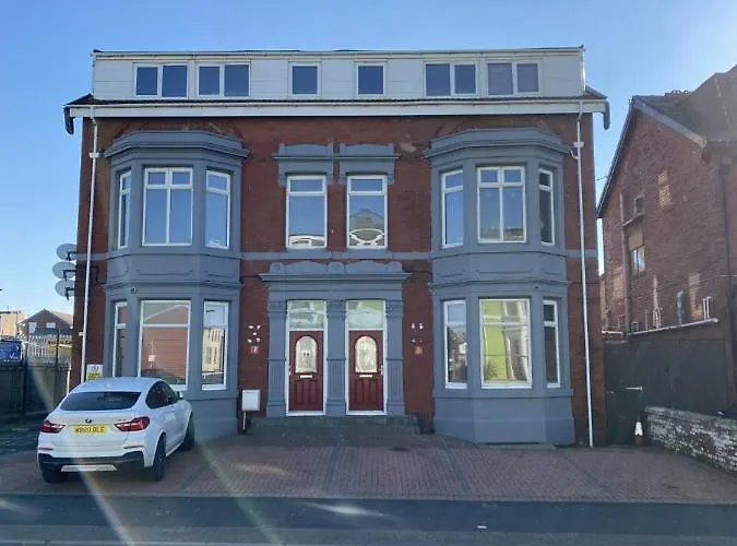 Blackpool Home With Tower View
